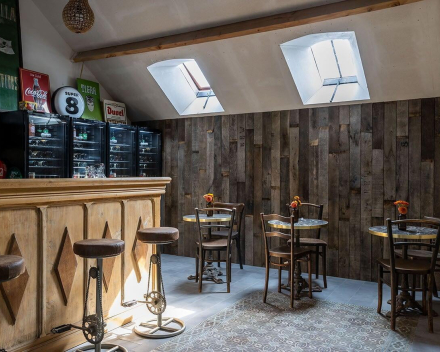 Bar - photo by Stefanie Faveere